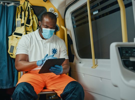 EMT in Ambulance using priusmed medView