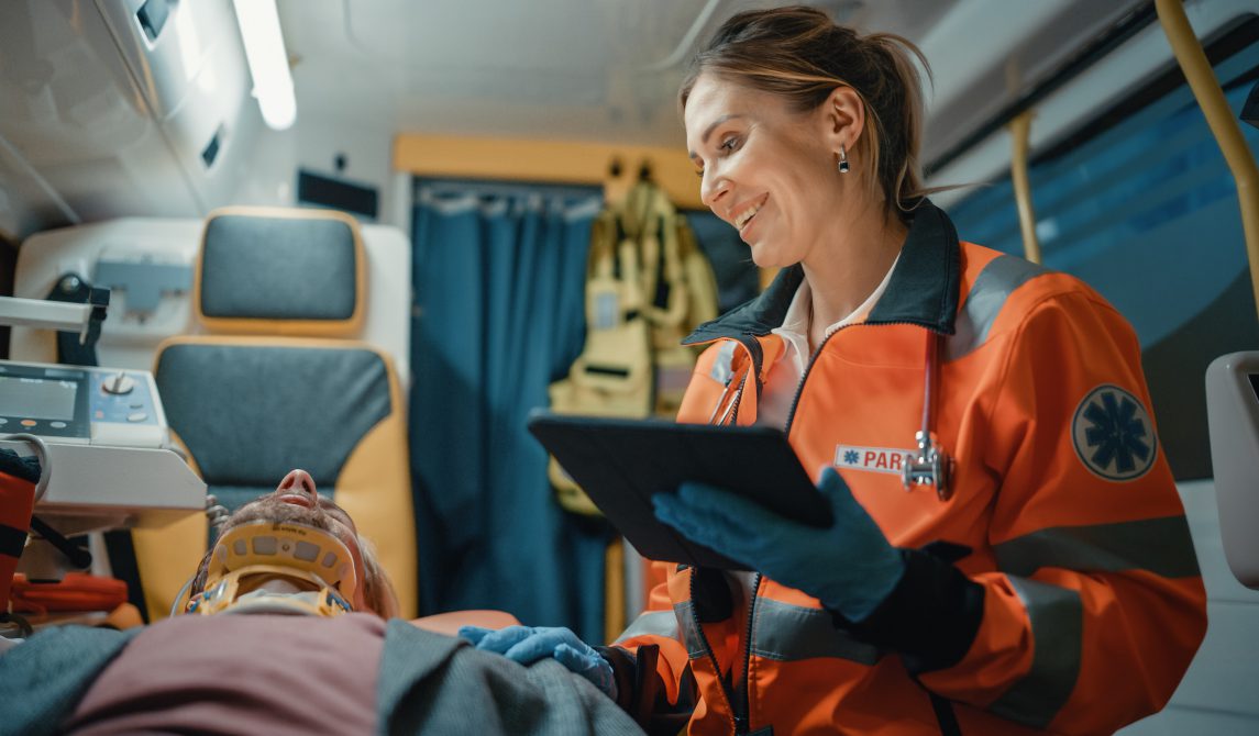 EMT in Ambulance using priusmed medView